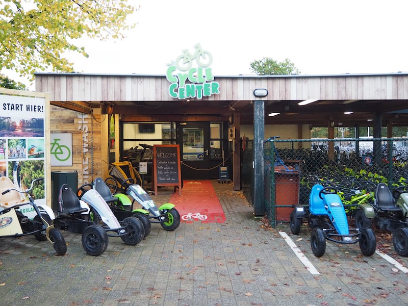 It takes me almost an hour to explore the entire Center Parcs site (on an e-scooter)! It's a good thing that the "Cycle Centre" offers all types and sizes of mobility scooters.
