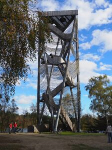 ... ein Magnet für uns Besucher ist dieser Aussichtsturm mit spektaktulären Blicken bis hinüber in die benachbarten südlichen Niederlande ...