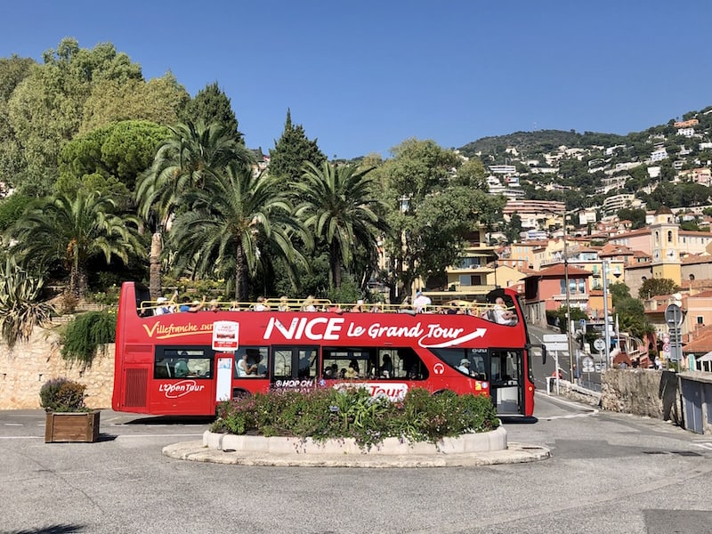 The city bus "Nice Le Grand Tour", which is included in our French Riviera Card, leaves every 45 minutes from Avenue Max Gallo; from here we go to Villefranche sur Mer ...