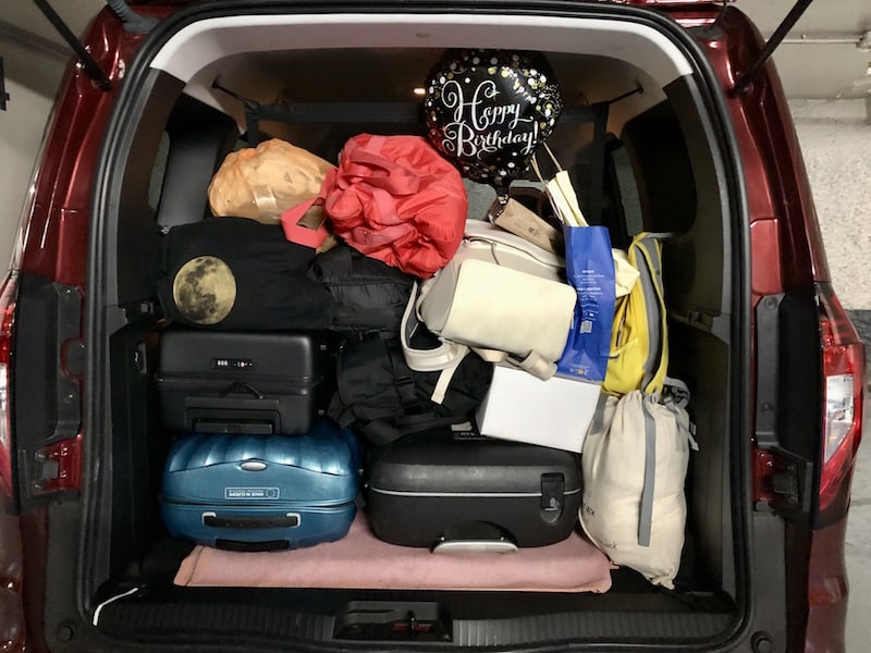 ... und falls Ihr Euch fragt, wie so ein Kofferraum NACH einer Reise nach Nizza aussieht: Le voilà ! :D