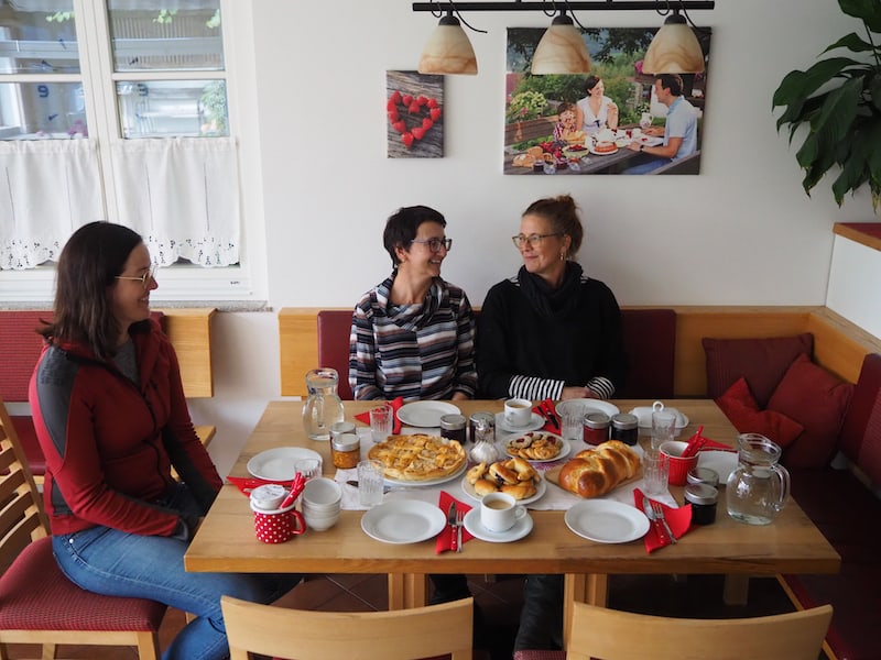 Ankommen, heimkommen: Zuhause bei Andrea Schmidhofer lädt selbige erst mal zu Kaffee, Tee und ihren köstlichen Marmeladen ein.