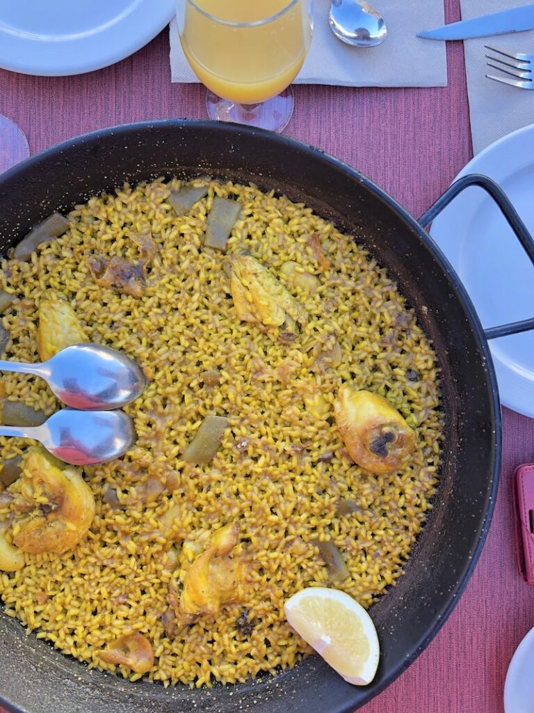 Enjoy a paella before the boat trip: it couldn't be more regional, especially as the rice for the paella is grown in the immediate vicinity.