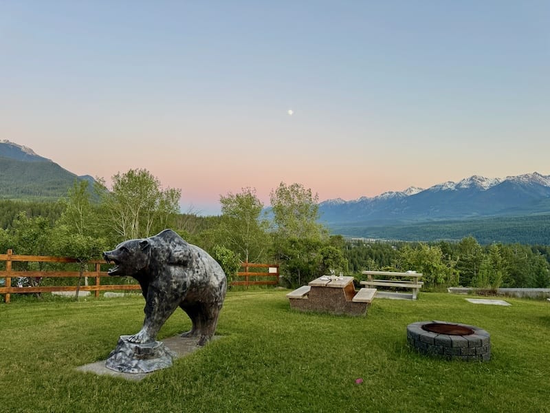 What an evening atmosphere in the Rocky Mountains. Short nights, long days and perfect travelling weather make our stay at the beginning of June a very special experience.
